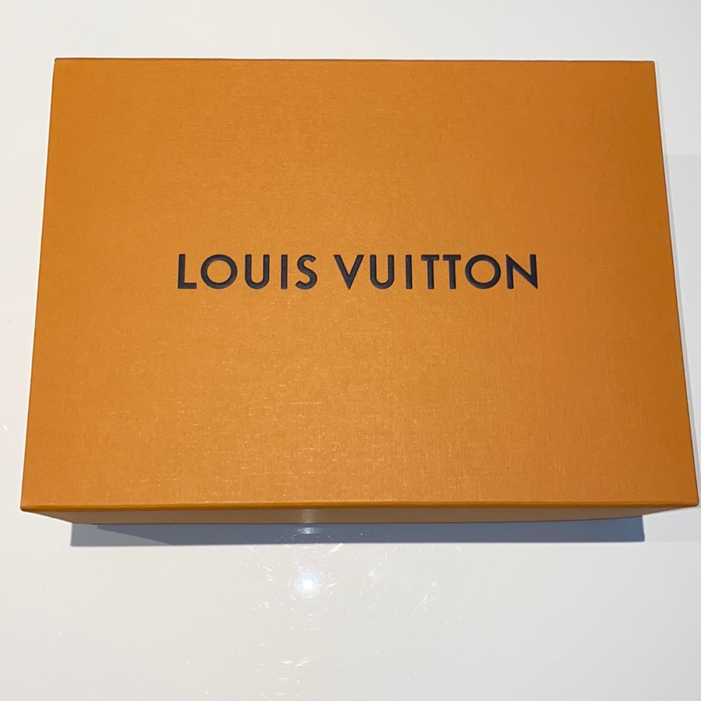 Auth Louis Vuitton purse gift shopping magnetic storage large orange box luxury
